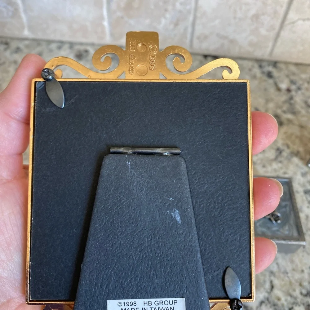 2 FRAMES AND A BOX!